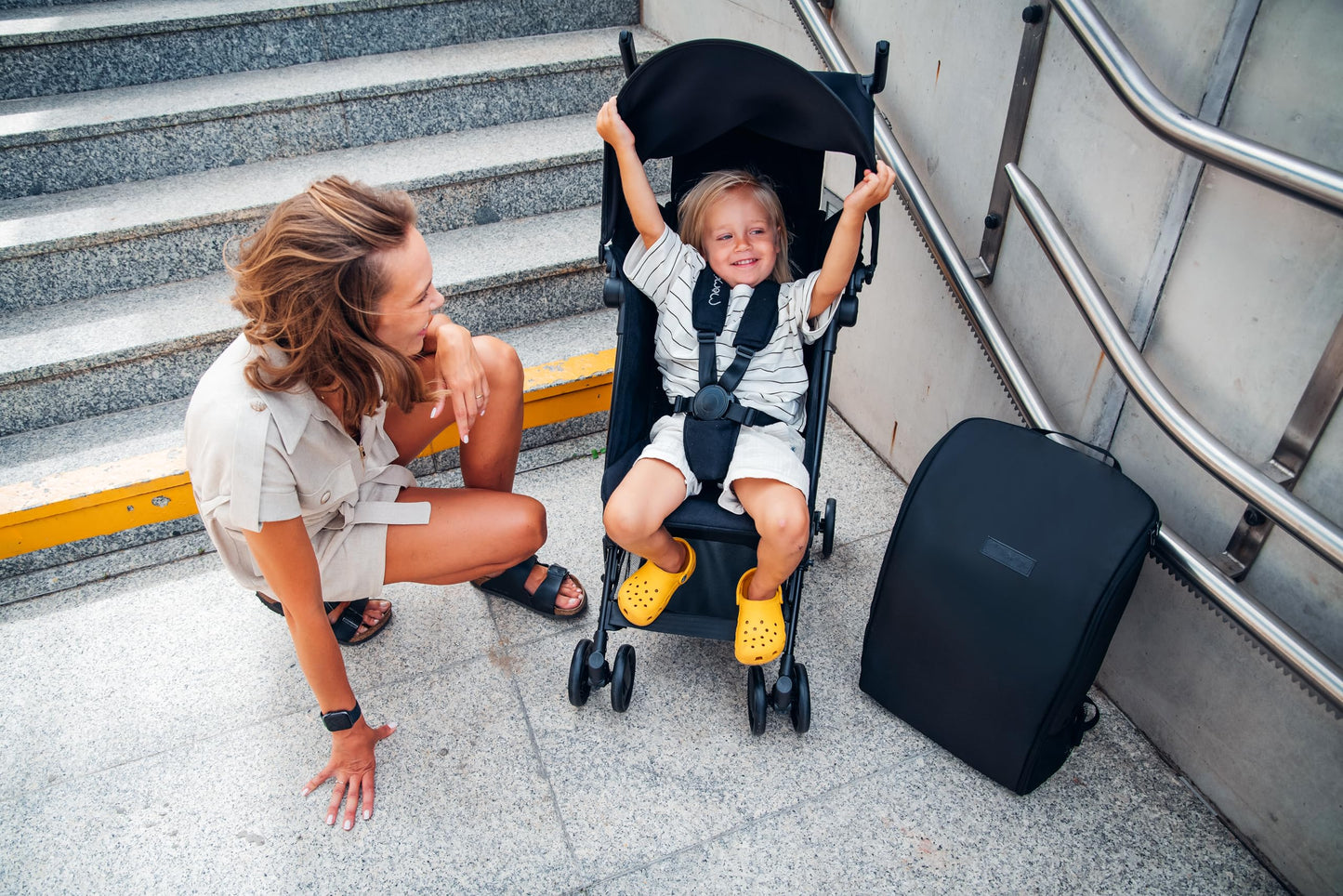 MoMi GRACE leichter Kinderwagen ab 6 Monaten kompakt Buggy mit einem Rucksack zum Tragen passt als Handgepäck faltbarer Reisebuggy 5-Punkt-Gurt